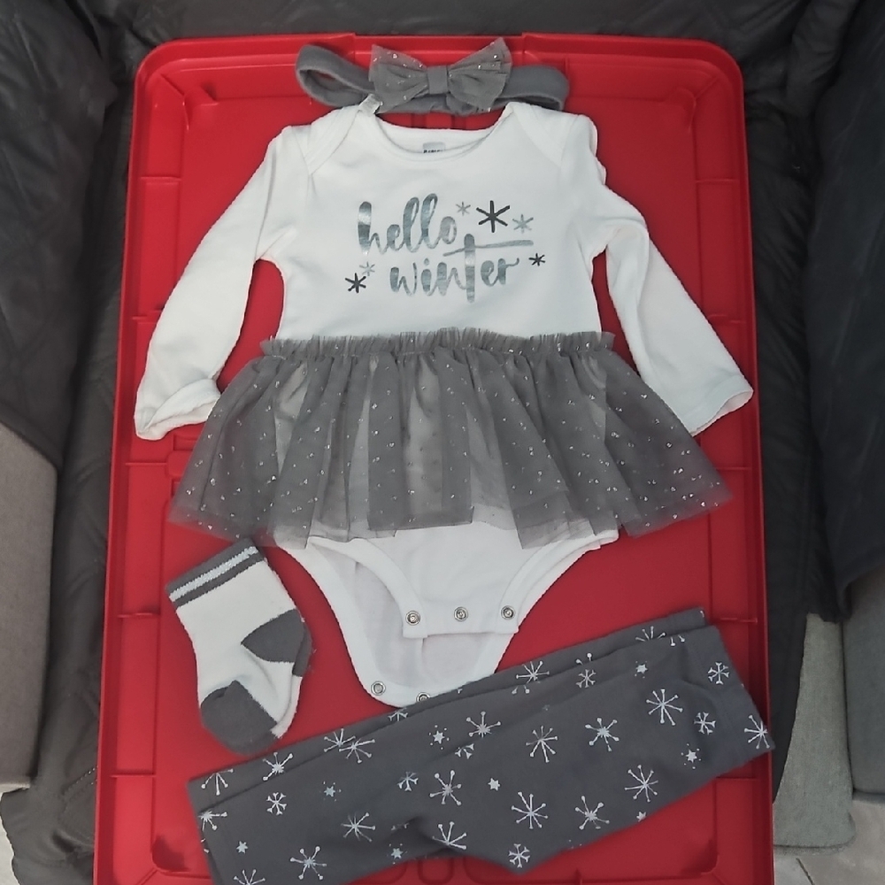 'Hello Winter' Gray and White Kids Matching Set
